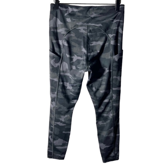 Athleta Ultimate Camo 7/8 Tight Medium - Picture 3 of 10